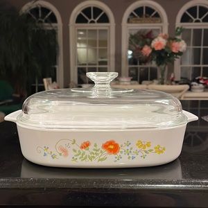 "Wildflower" -  2.5L / 2.5 QT Square Casserole with Lid by CORNING
